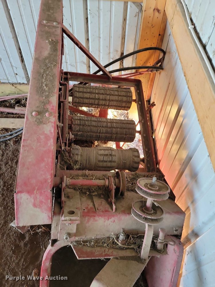 image for item EA2791 IH 445T small square baler