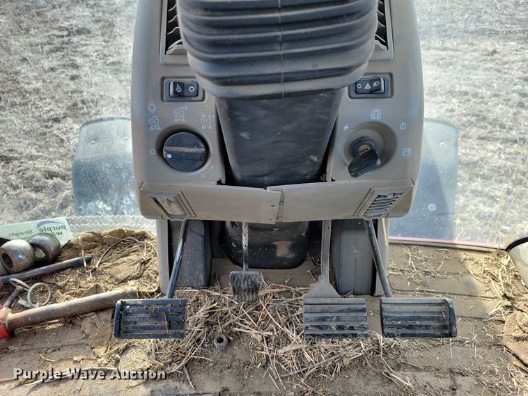 image for item EA2793 2001 Case IH MX200 tractor