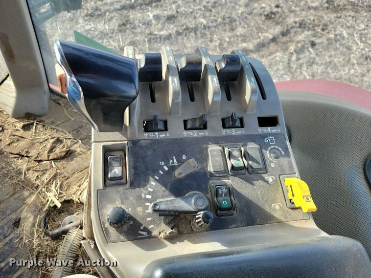 image for item EA2793 2001 Case IH MX200 tractor