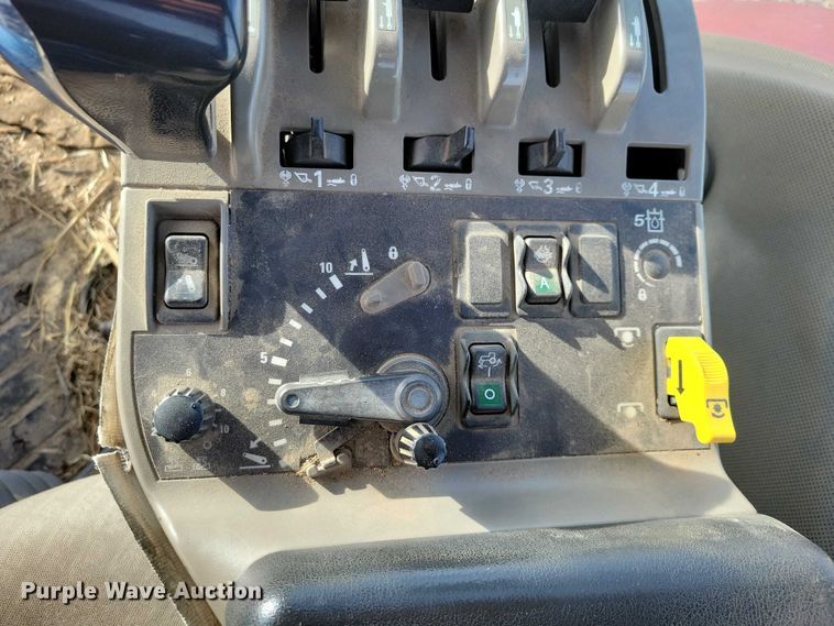 image for item EA2793 2001 Case IH MX200 tractor