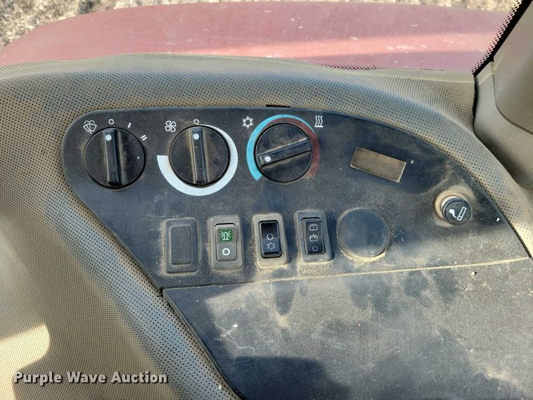 image for item EA2793 2001 Case IH MX200 tractor