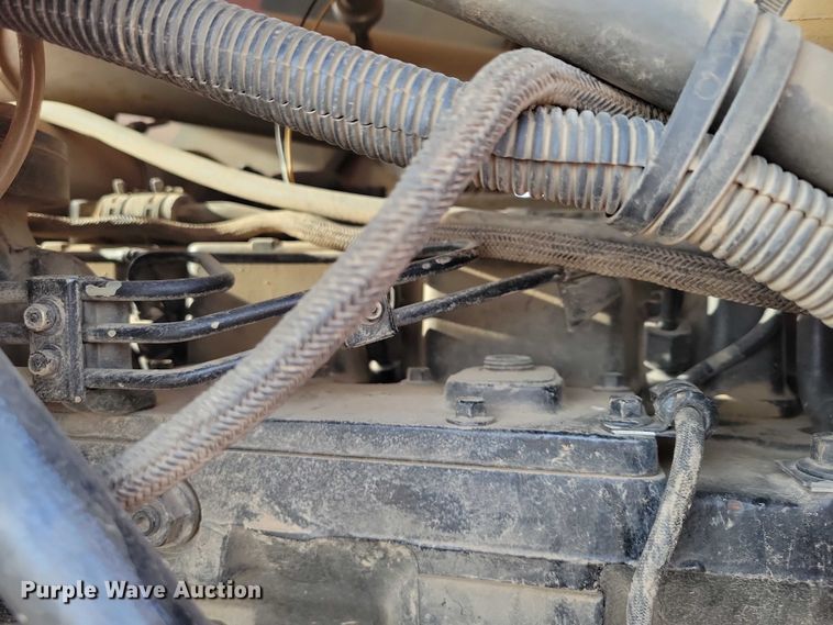 image for item EA2793 2001 Case IH MX200 tractor