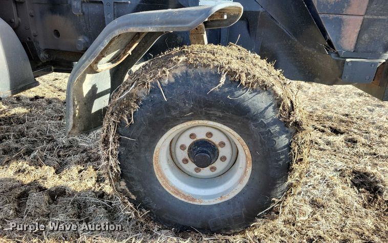 image for item EA2793 2001 Case IH MX200 tractor