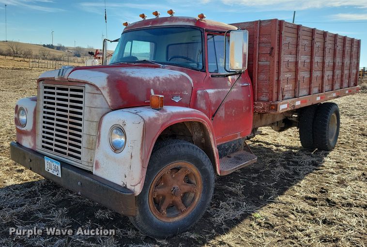 image for item EA2804 1970 International Loadstar 1600 grain truck