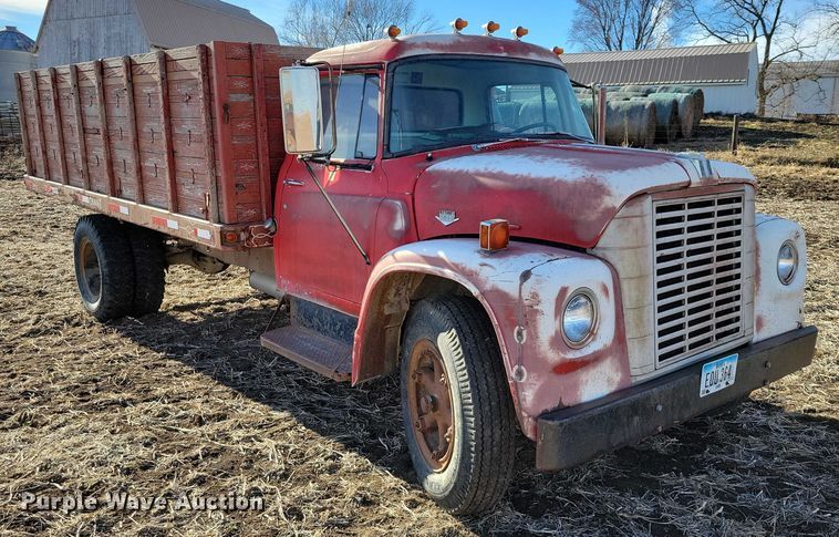 image for item EA2804 1970 International Loadstar 1600 grain truck