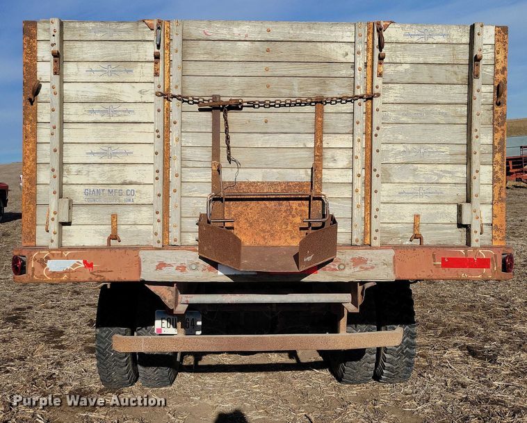 image for item EA2804 1970 International Loadstar 1600 grain truck