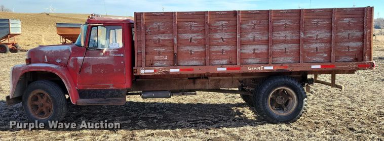 image for item EA2804 1970 International Loadstar 1600 grain truck