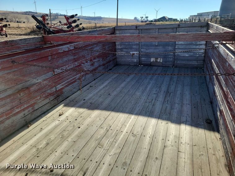 image for item EA2804 1970 International Loadstar 1600 grain truck