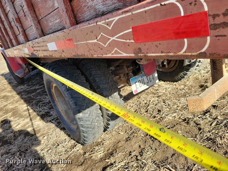 image for item EA2804 1970 International Loadstar 1600 grain truck