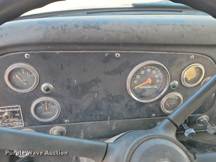 image for item EA2804 1970 International Loadstar 1600 grain truck