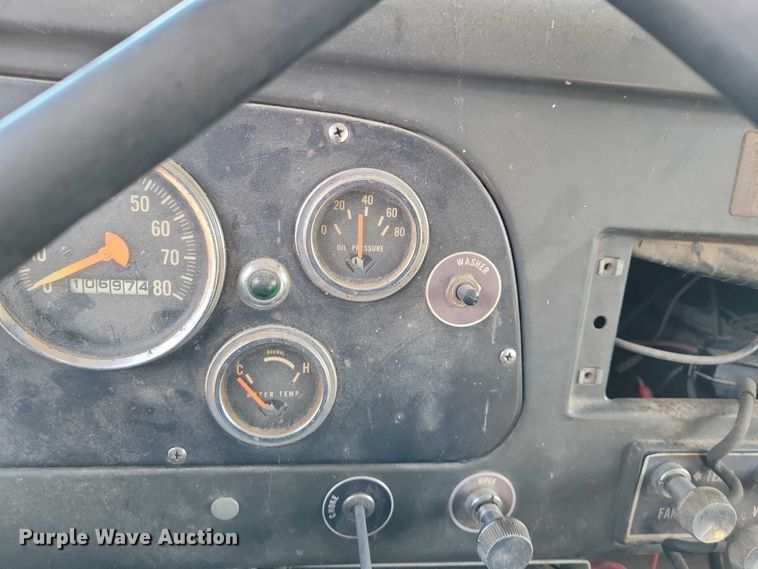 image for item EA2804 1970 International Loadstar 1600 grain truck