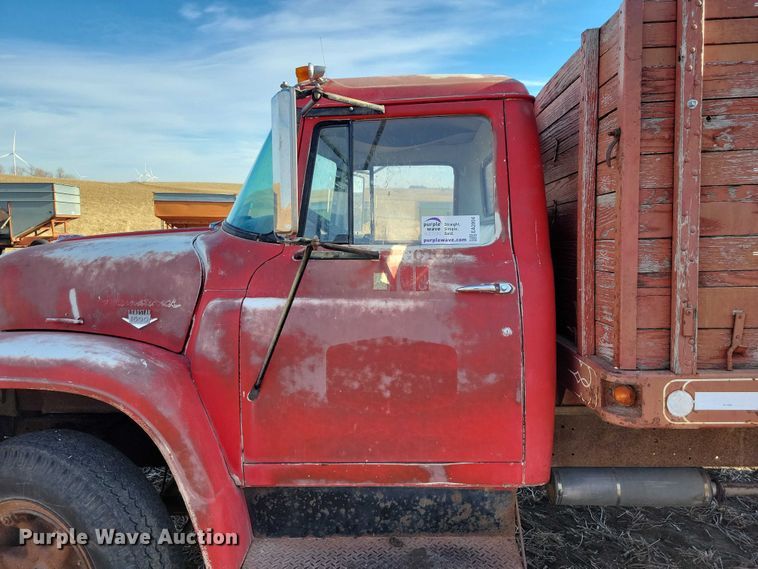 image for item EA2804 1970 International Loadstar 1600 grain truck
