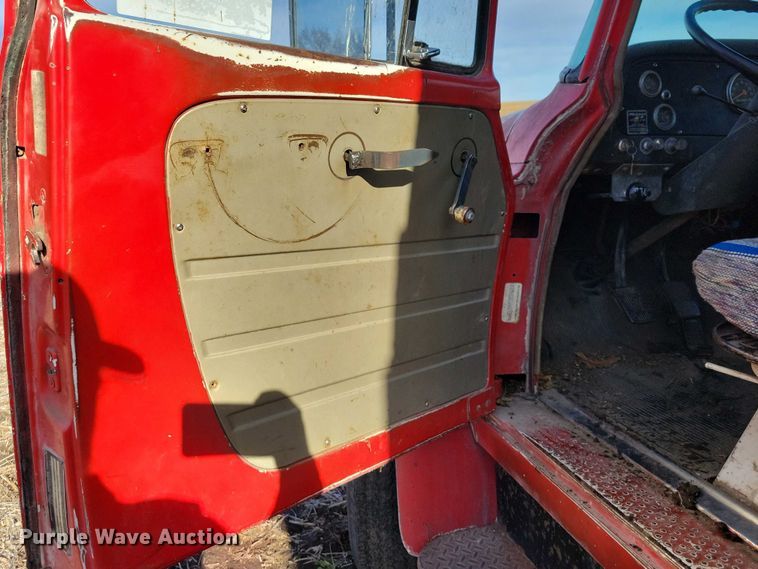 image for item EA2804 1970 International Loadstar 1600 grain truck