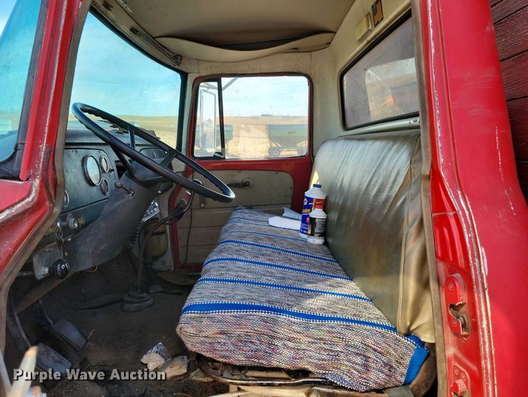 image for item EA2804 1970 International Loadstar 1600 grain truck