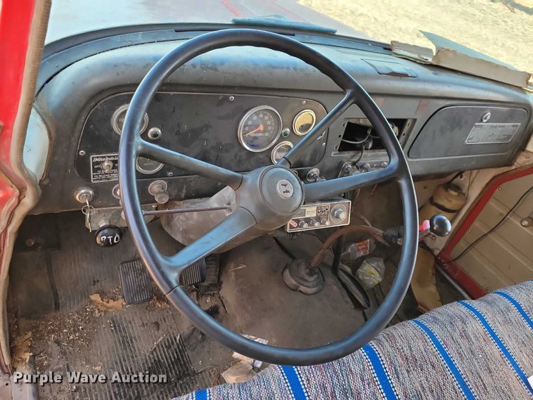 image for item EA2804 1970 International Loadstar 1600 grain truck