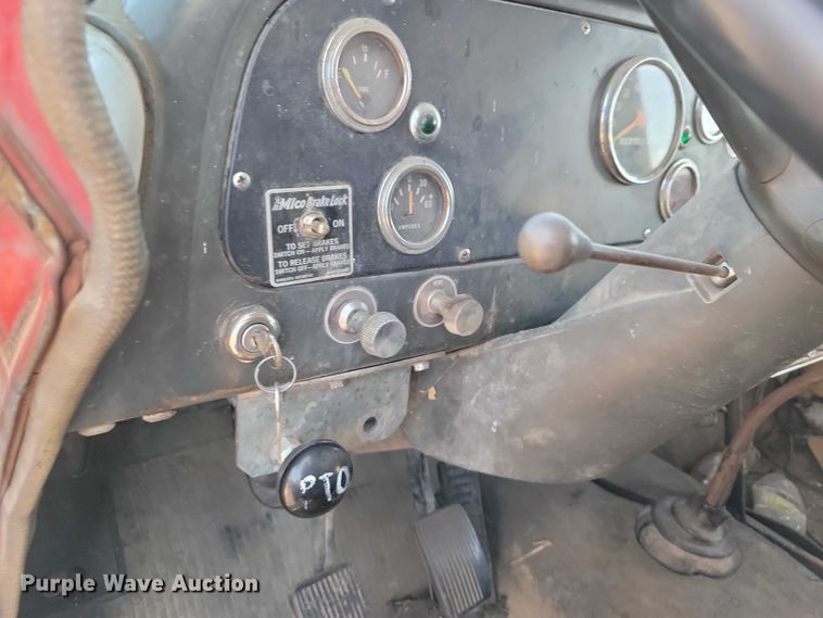 image for item EA2804 1970 International Loadstar 1600 grain truck