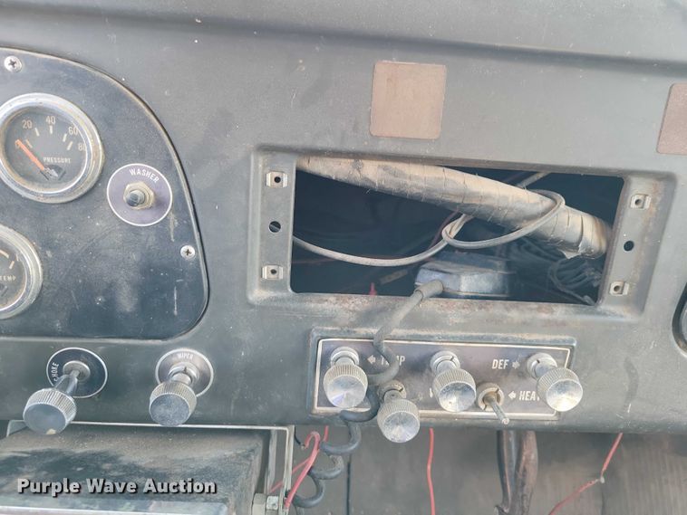 image for item EA2804 1970 International Loadstar 1600 grain truck