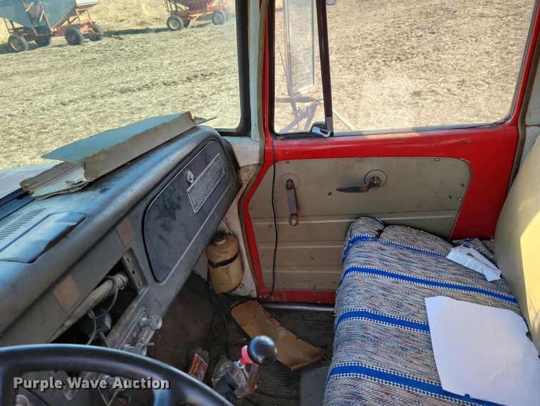 image for item EA2804 1970 International Loadstar 1600 grain truck