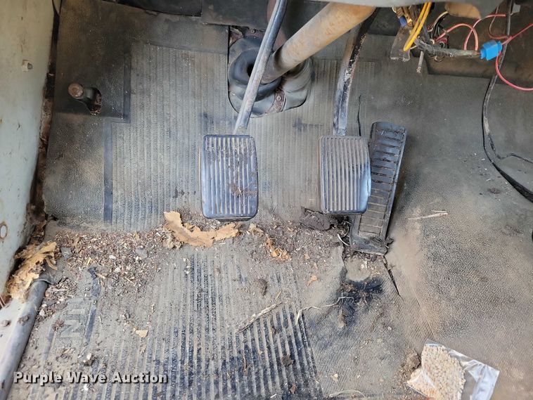 image for item EA2804 1970 International Loadstar 1600 grain truck