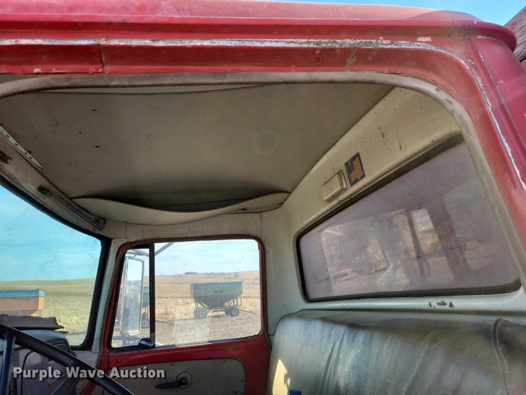 image for item EA2804 1970 International Loadstar 1600 grain truck