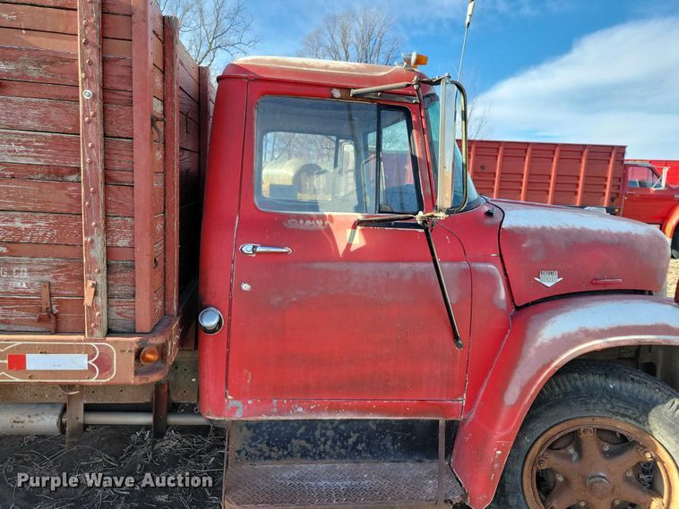 image for item EA2804 1970 International Loadstar 1600 grain truck