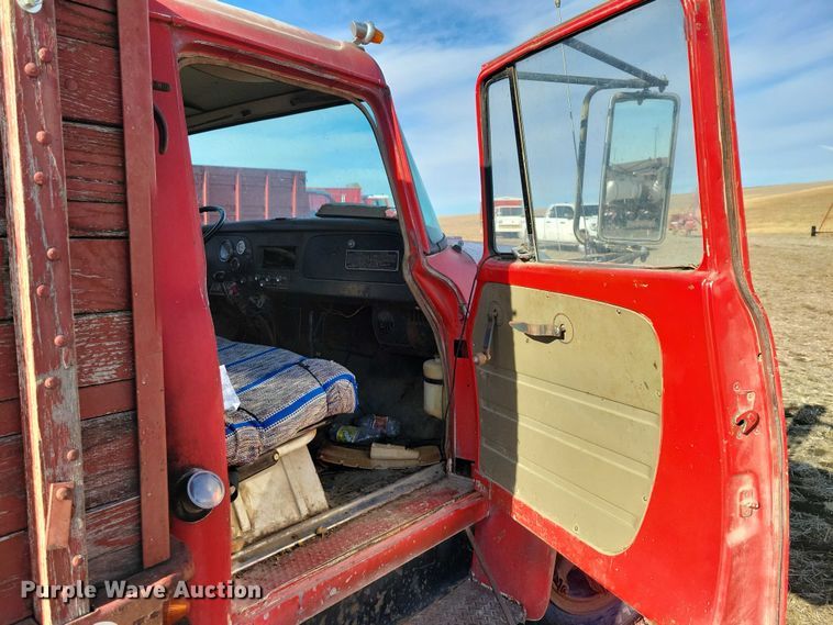 image for item EA2804 1970 International Loadstar 1600 grain truck