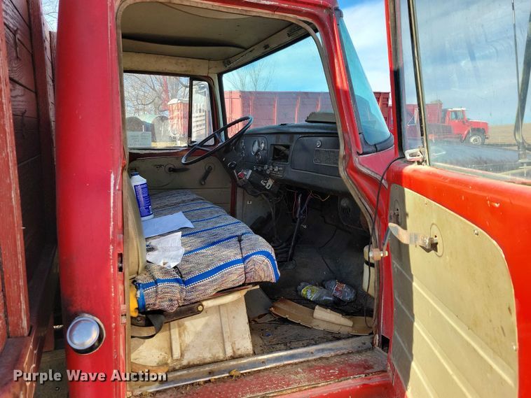 image for item EA2804 1970 International Loadstar 1600 grain truck