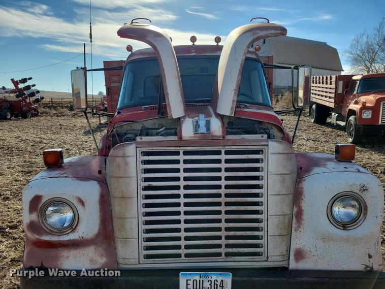 image for item EA2804 1970 International Loadstar 1600 grain truck