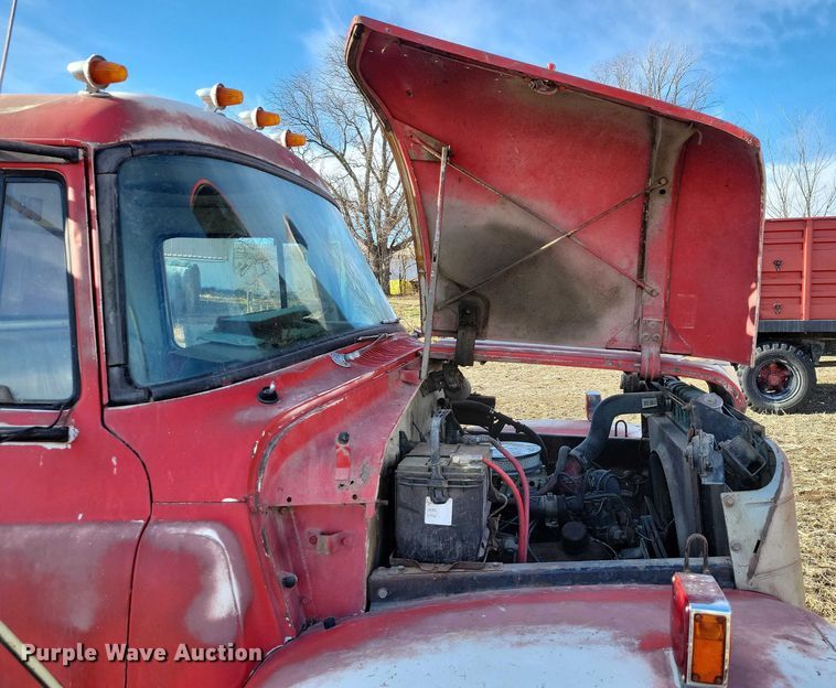 image for item EA2804 1970 International Loadstar 1600 grain truck