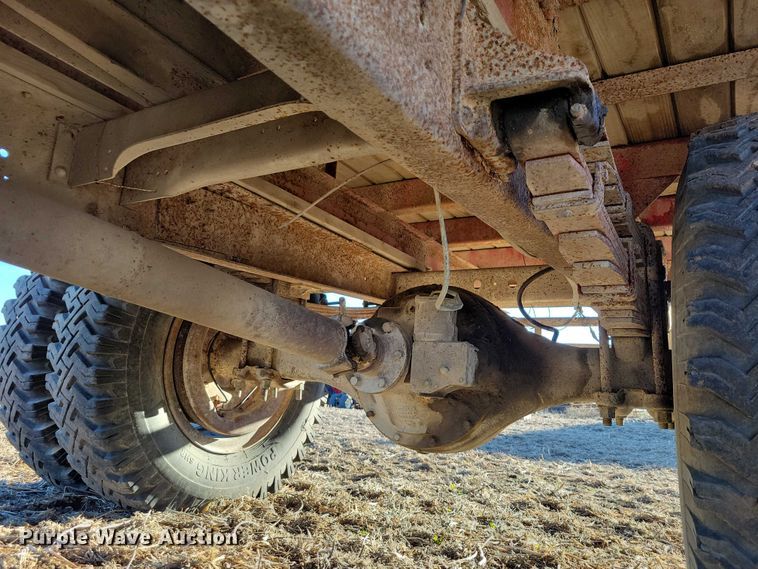 image for item EA2804 1970 International Loadstar 1600 grain truck