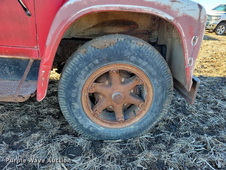 image for item EA2804 1970 International Loadstar 1600 grain truck