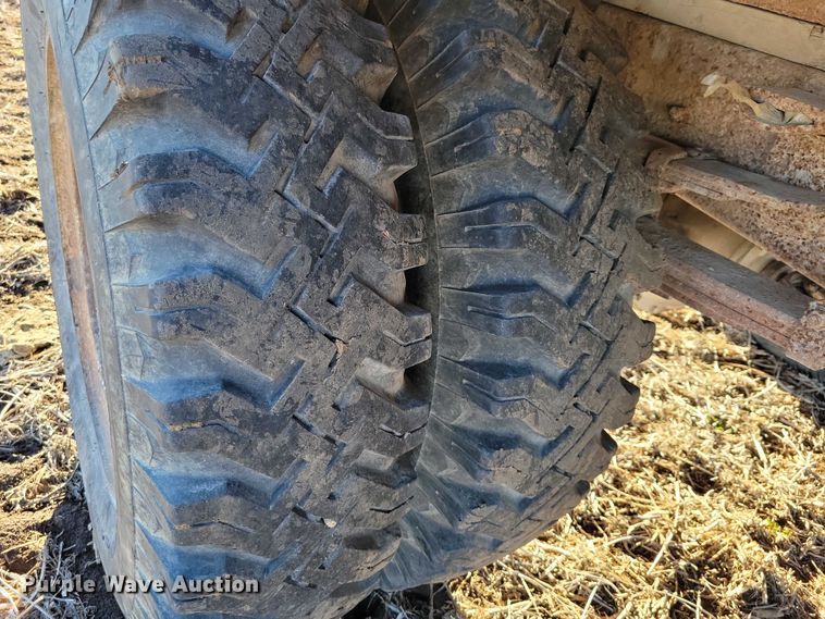 image for item EA2804 1970 International Loadstar 1600 grain truck