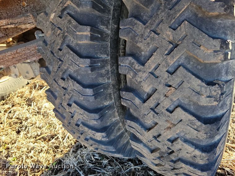 image for item EA2804 1970 International Loadstar 1600 grain truck