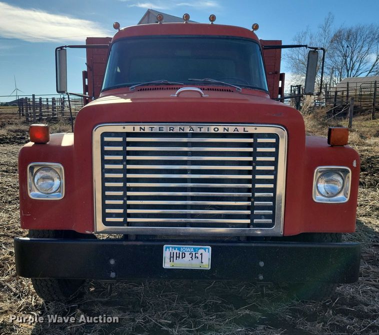 image for item EA2805 1977 IH Loadstar 1700 grain truck