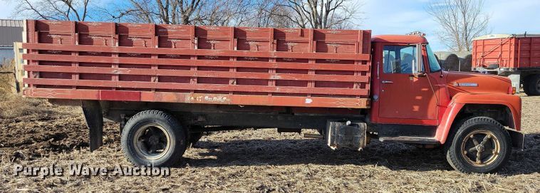 image for item EA2805 1977 IH Loadstar 1700 grain truck