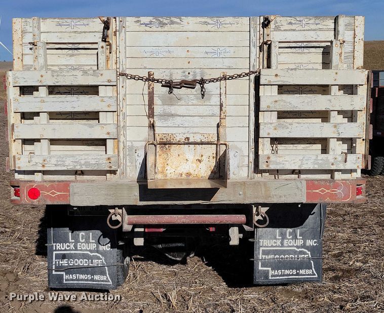 image for item EA2805 1977 IH Loadstar 1700 grain truck
