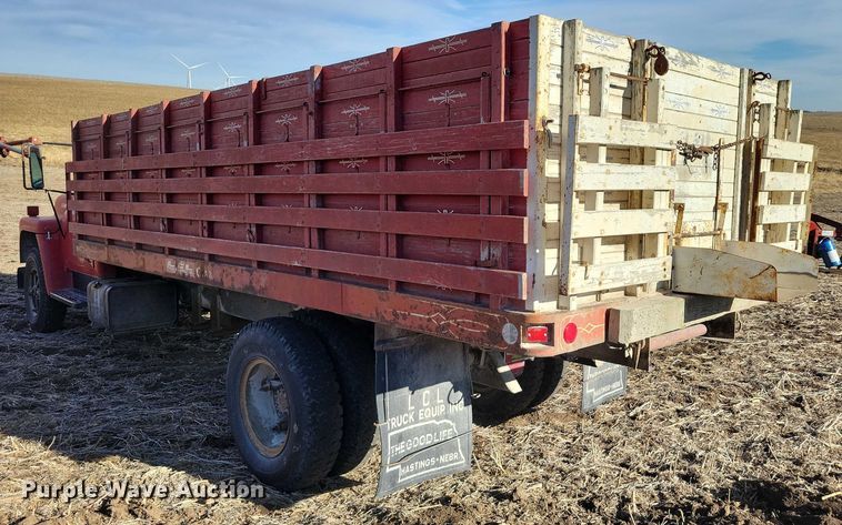 image for item EA2805 1977 IH Loadstar 1700 grain truck