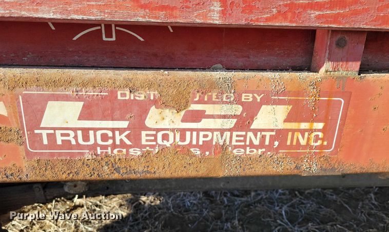 image for item EA2805 1977 IH Loadstar 1700 grain truck