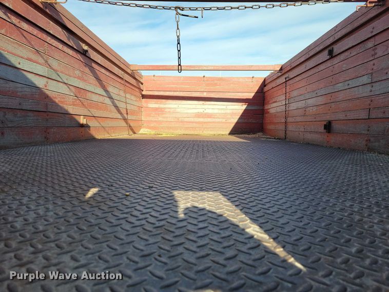 image for item EA2805 1977 IH Loadstar 1700 grain truck