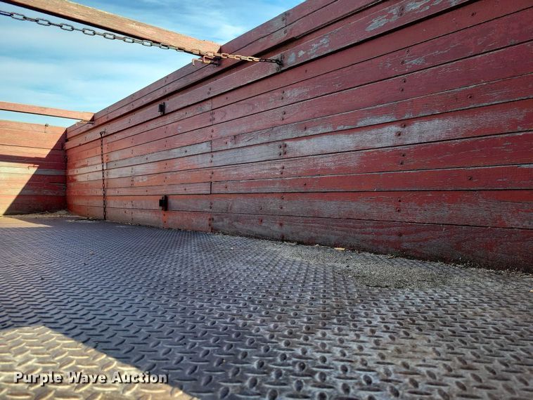 image for item EA2805 1977 IH Loadstar 1700 grain truck