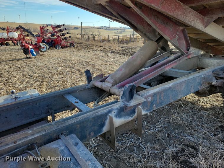 image for item EA2805 1977 IH Loadstar 1700 grain truck