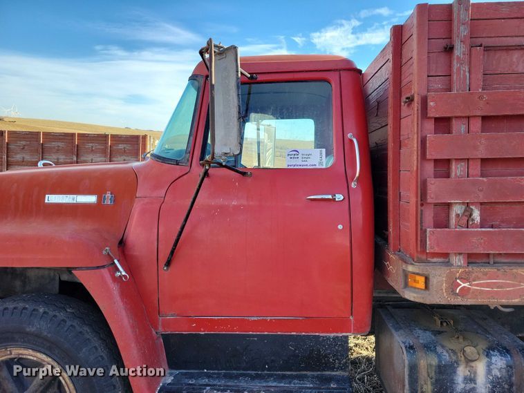 image for item EA2805 1977 IH Loadstar 1700 grain truck
