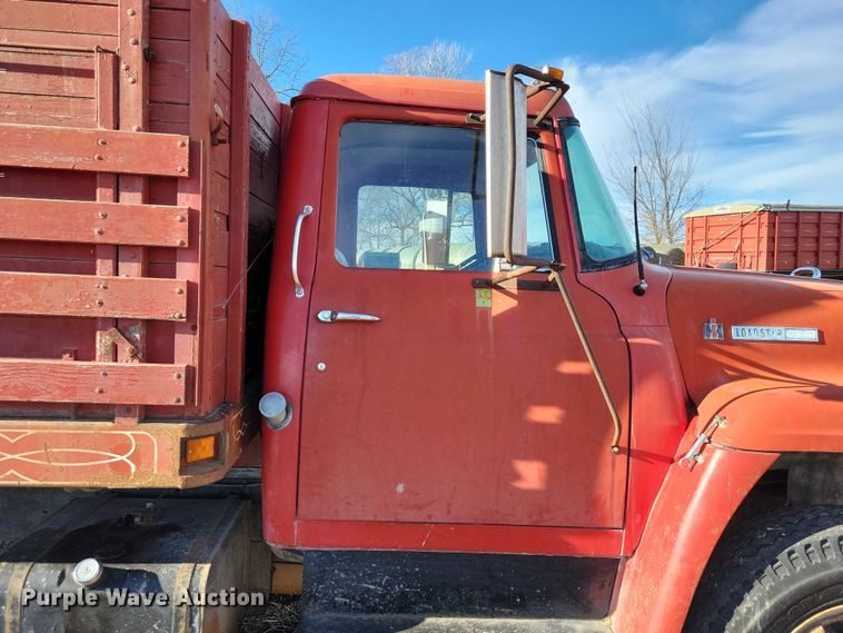 image for item EA2805 1977 IH Loadstar 1700 grain truck