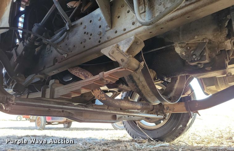 image for item EA2805 1977 IH Loadstar 1700 grain truck