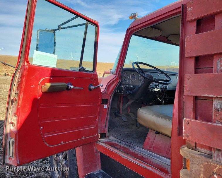 image for item EA2805 1977 IH Loadstar 1700 grain truck