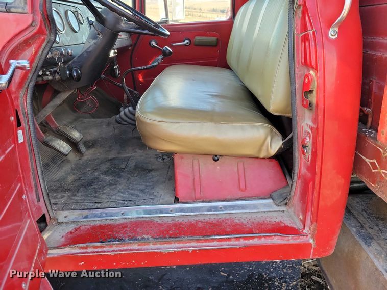 image for item EA2805 1977 IH Loadstar 1700 grain truck