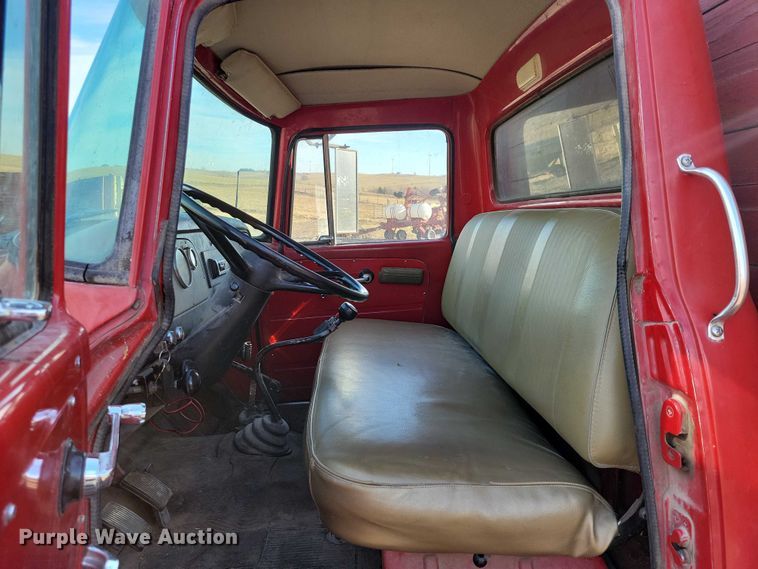 image for item EA2805 1977 IH Loadstar 1700 grain truck