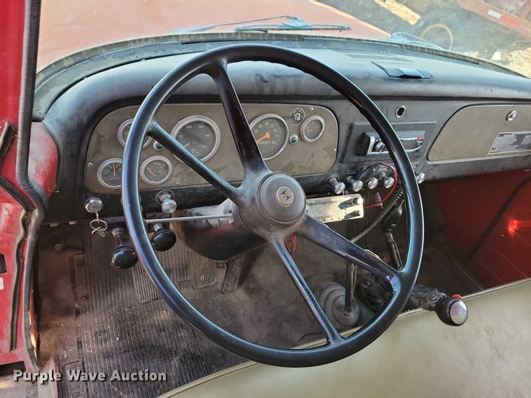 image for item EA2805 1977 IH Loadstar 1700 grain truck