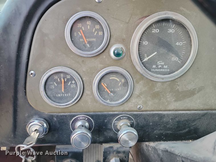 image for item EA2805 1977 IH Loadstar 1700 grain truck