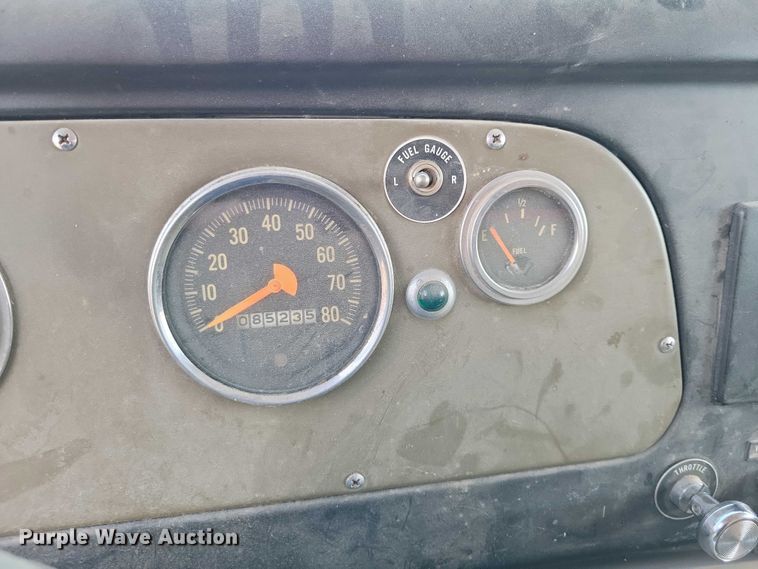 image for item EA2805 1977 IH Loadstar 1700 grain truck